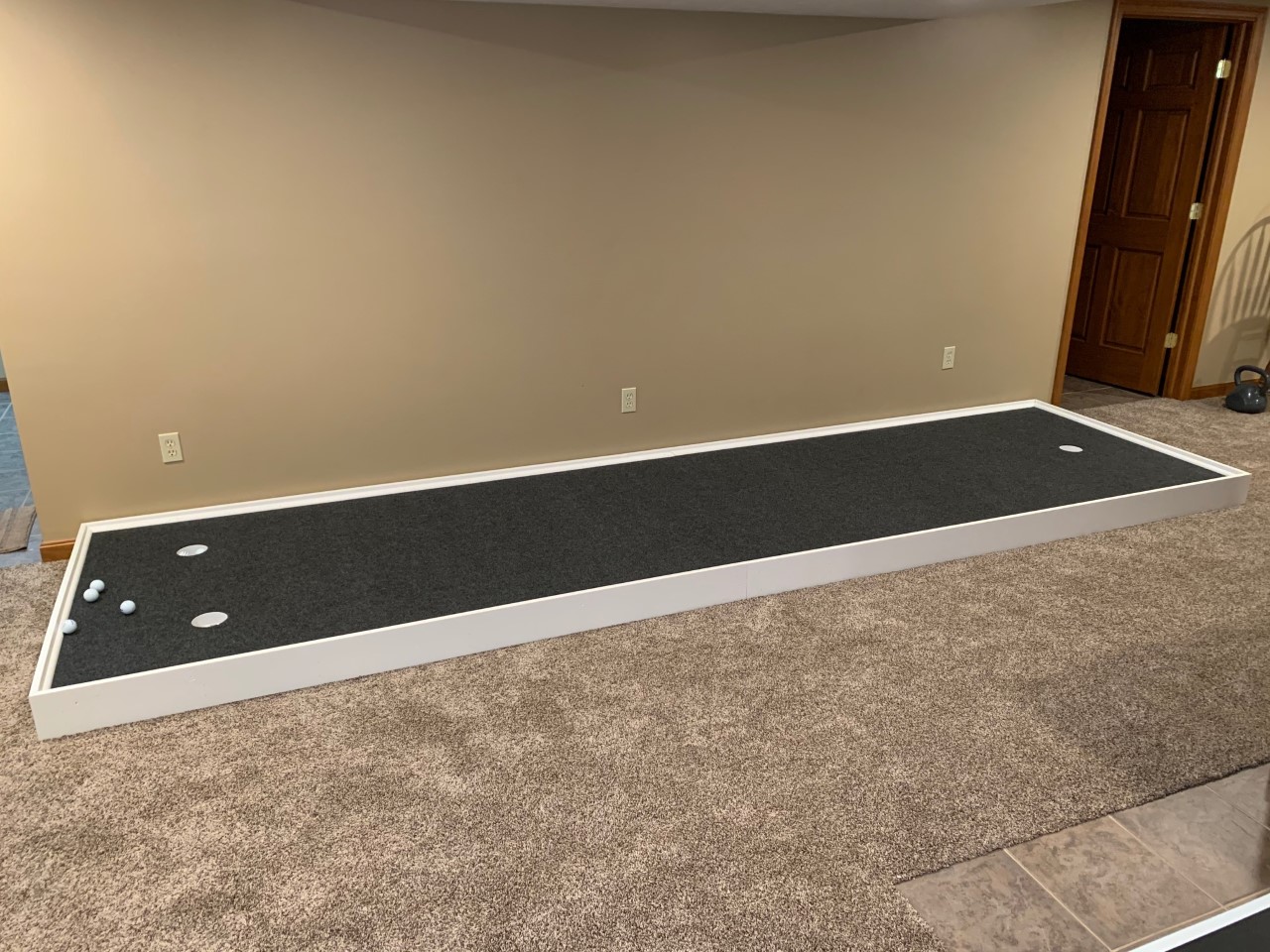 How to construct an Indoor Putting Green using 3M Super77 adhesive