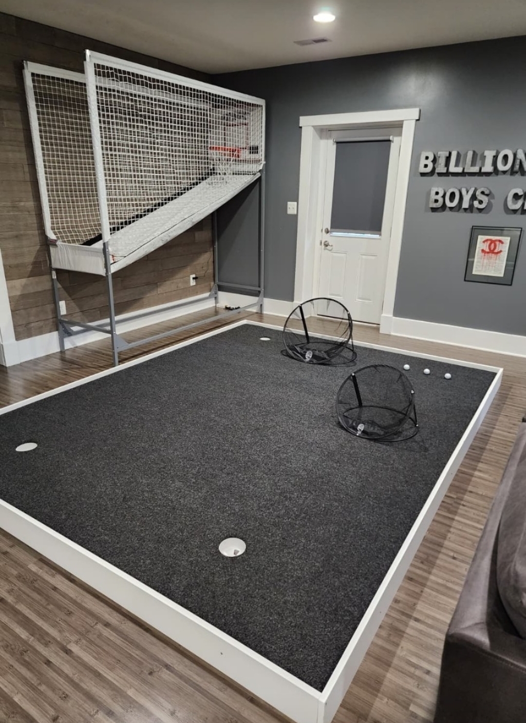 indoor putting green